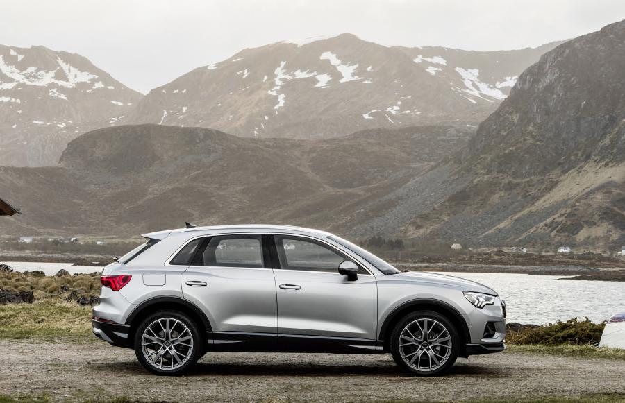  Audi Q3 Advanced 2018 года  (WW) (фото 5 из 46)
